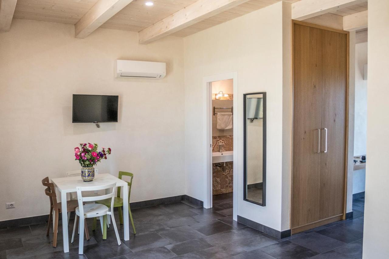 La Mela Di Venere Villa Палацоло Акрейде Екстериор снимка
